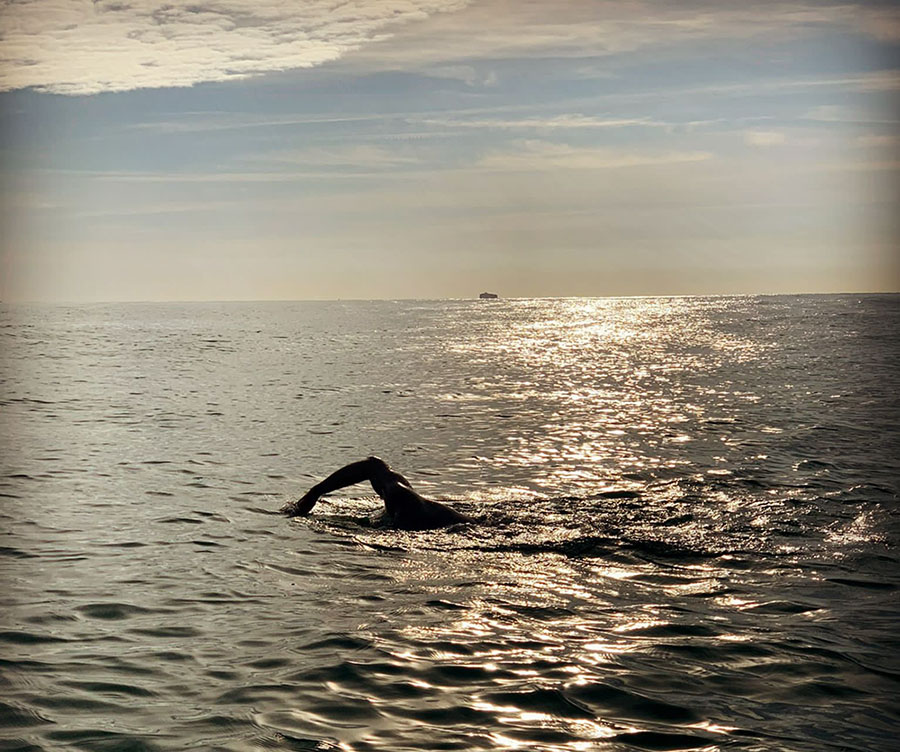 Erwan Le Roy swimming
